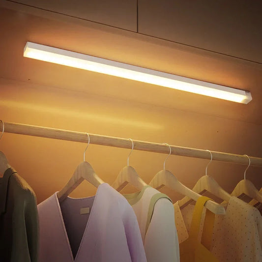 مصباح LED مستشعر حركة لاسلكي ليلي LED من النوع C قابل لإعادة الشحن مصباح خزانة ملابس إضاءة خلفية للدرج للمطبخ 